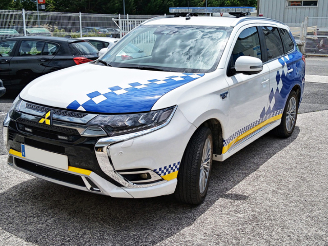 Joyfer - Rotulación vehículos - coche oficial-policia municipal vinilo reflectante damero damero